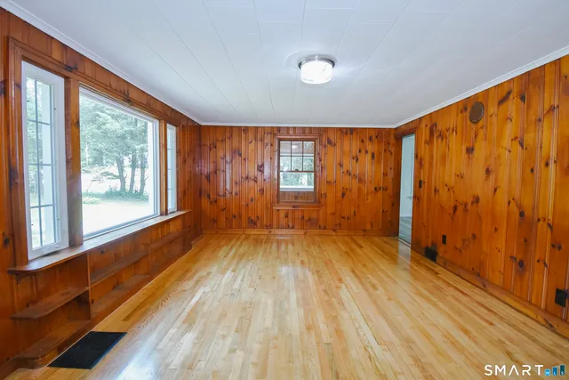 $324,900 | 49 Prospect Street, New Hartford, CT 06057