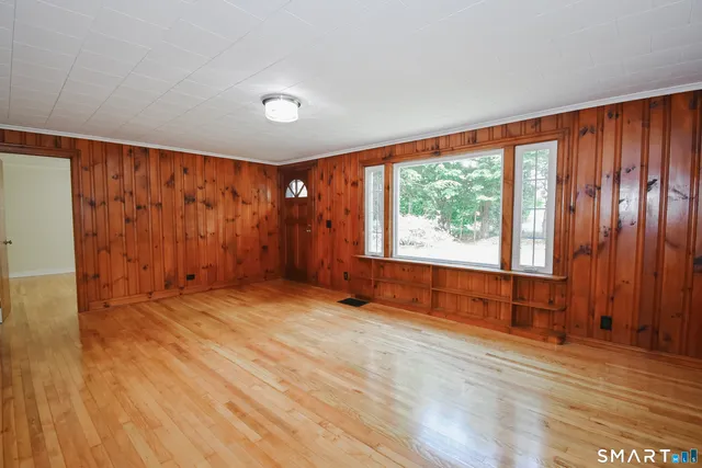 $324,900 | 49 Prospect Street, New Hartford, CT 06057