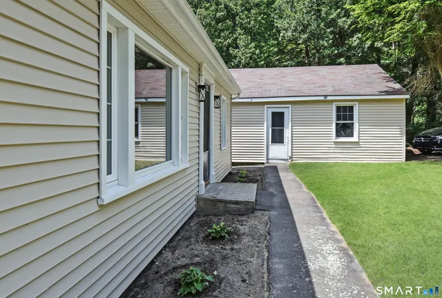 $324,900 | 49 Prospect Street, New Hartford, CT 06057