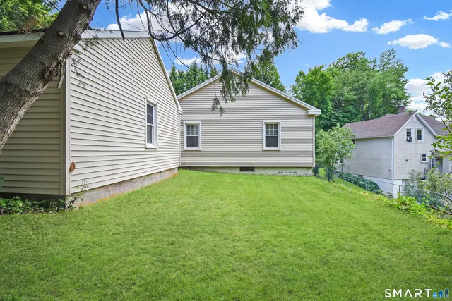 $324,900 | 49 Prospect Street, New Hartford, CT 06057