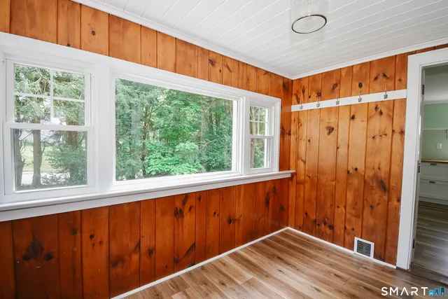 $324,900 | 49 Prospect Street, New Hartford, CT 06057