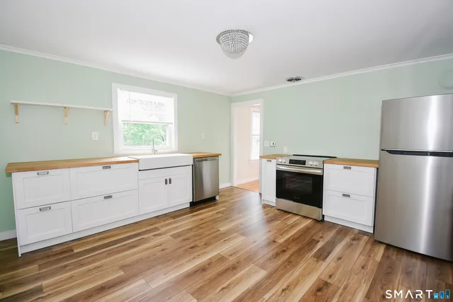 $324,900 | 49 Prospect Street, New Hartford, CT 06057