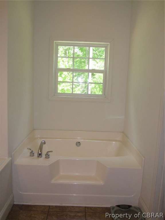 8409 Indian Road Gloucester, VA 23061 - Photo 10 of 24 GARDEN TUB