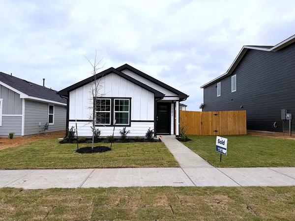 $1,800 | 202 Constanza Trail, Bastrop, TX 78602