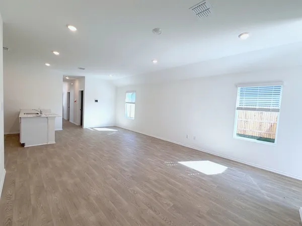 $1,800 | 202 Constanza Trail, Bastrop, TX 78602