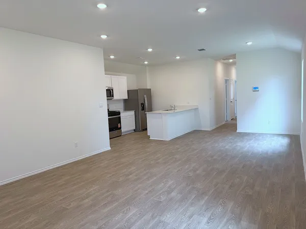 $1,800 | 202 Constanza Trail, Bastrop, TX 78602