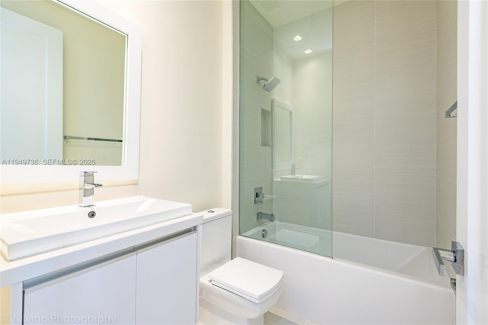 6402 North W 104th Path Doral, FL 33178 - Photo 12 of 19