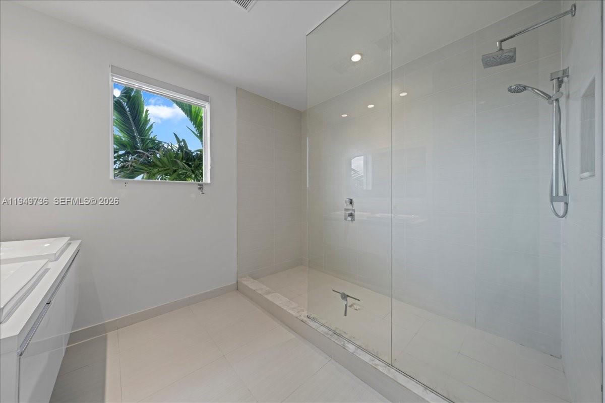 6402 North W 104th Path Doral, FL 33178 - Photo 13 of 44