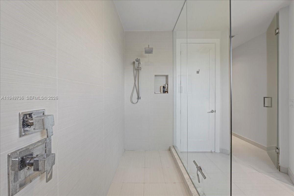 6402 North W 104th Path Doral, FL 33178 - Photo 14 of 44