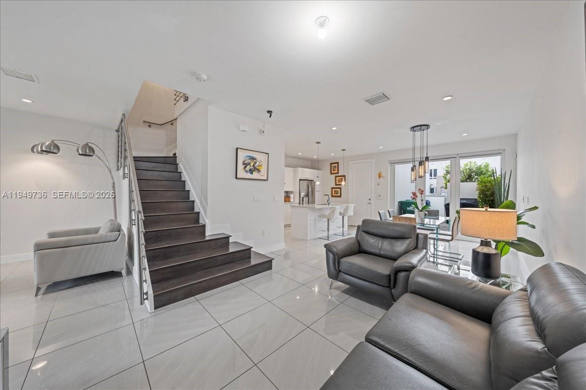 6402 North W 104th Path Doral, FL 33178 - Photo 35 of 44