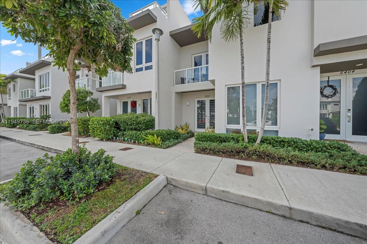 6402 North W 104th Path Doral, FL 33178 - Photo 5 of 44