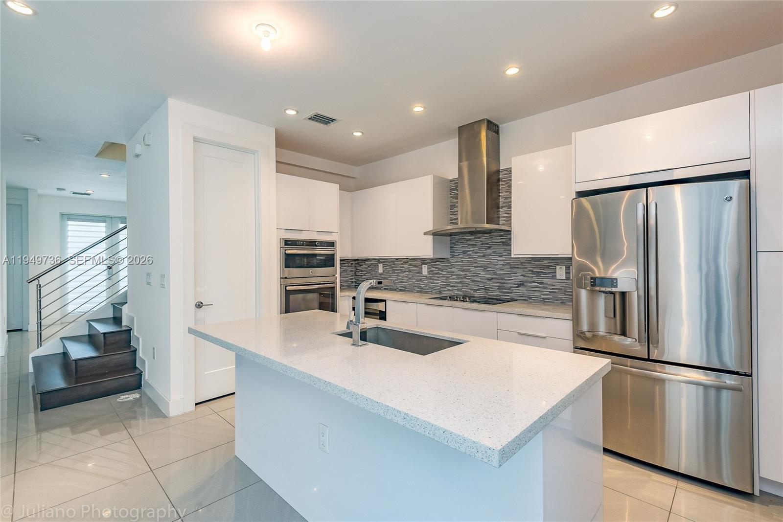 6402 North W 104th Path Doral, FL 33178 - Photo 7 of 19