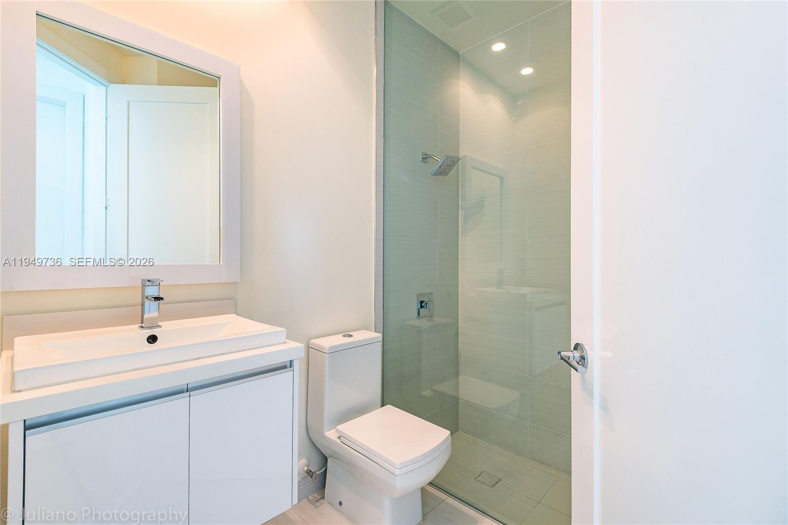 6402 North W 104th Path Doral, FL 33178 - Photo 9 of 44