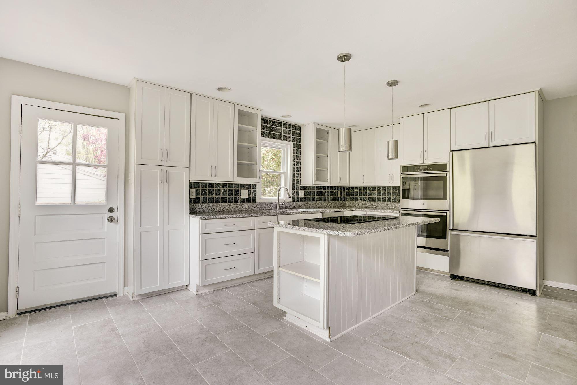10816 Hunt Club Road Reston, VA 20190 - Photo 16 of 61