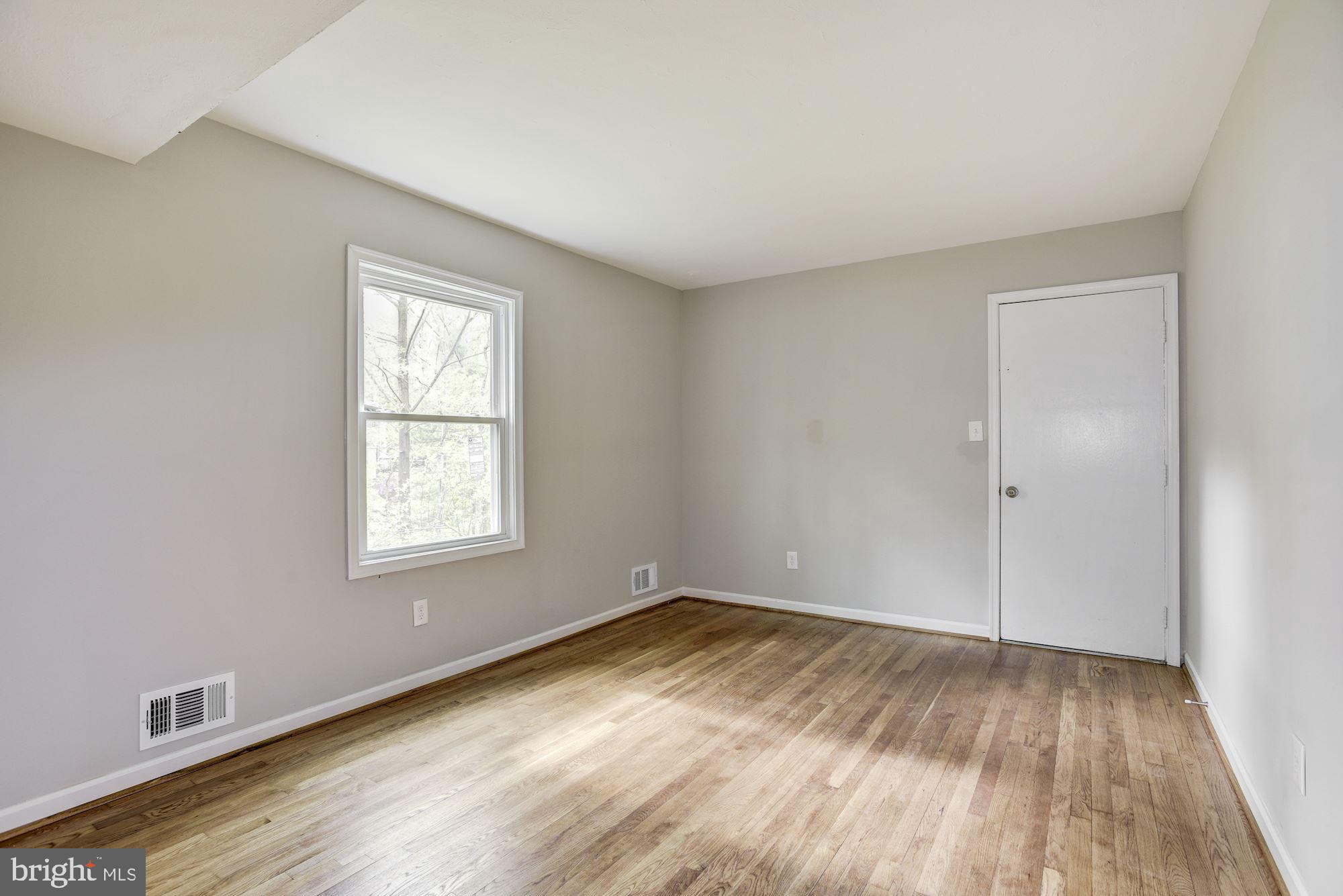 10816 Hunt Club Road Reston, VA 20190 - Photo 20 of 61