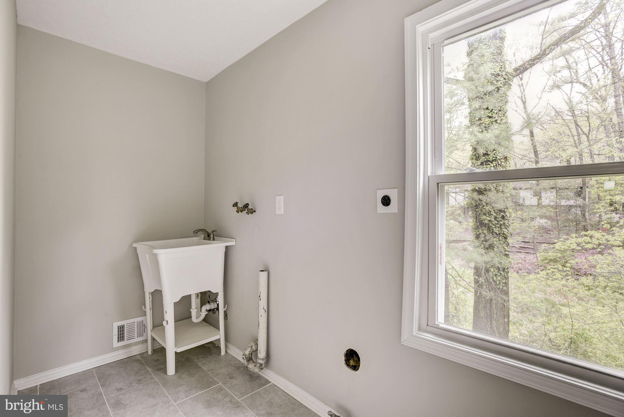 10816 Hunt Club Road Reston, VA 20190 - Photo 23 of 61