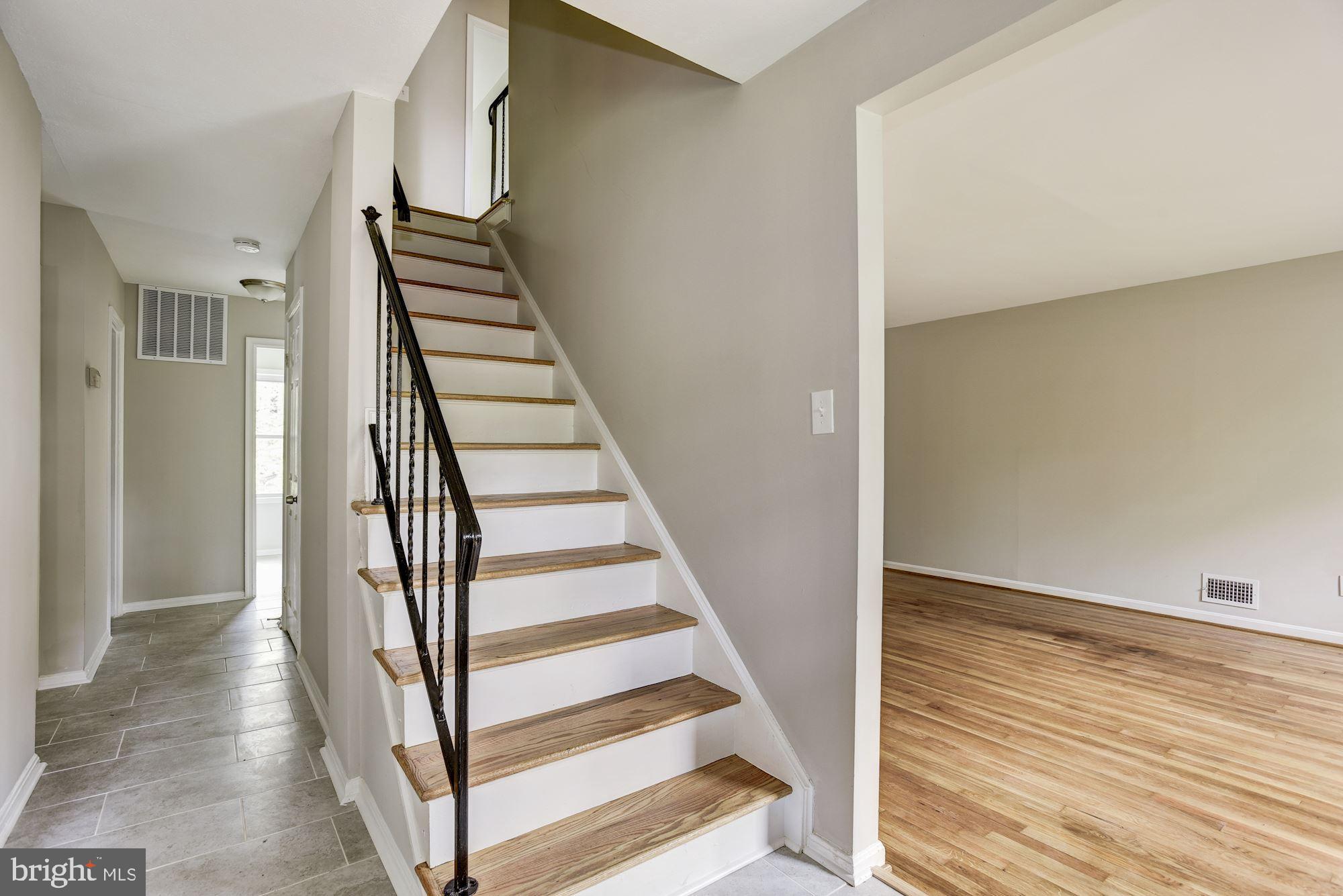 10816 Hunt Club Road Reston, VA 20190 - Photo 4 of 61