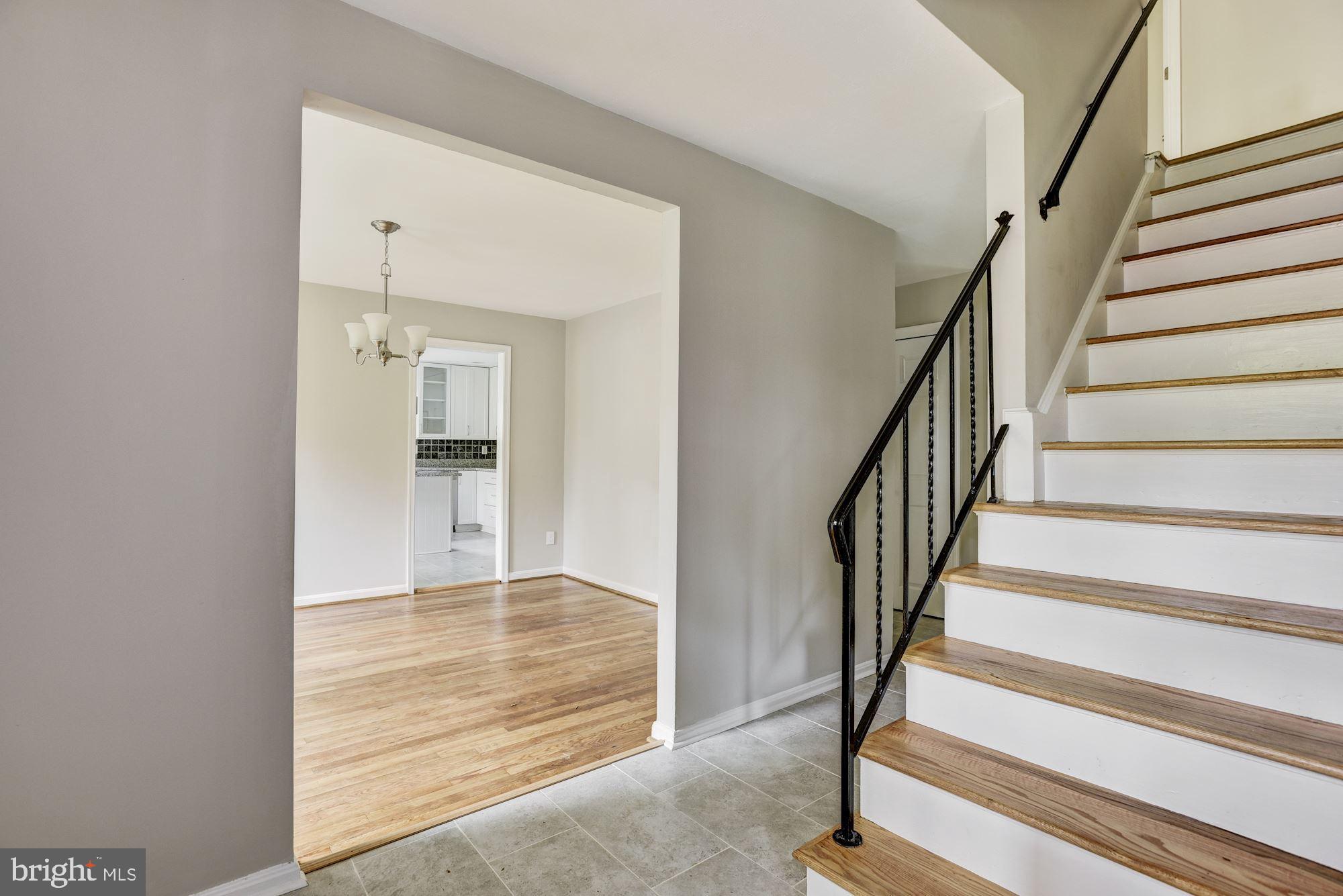 10816 Hunt Club Road Reston, VA 20190 - Photo 5 of 61