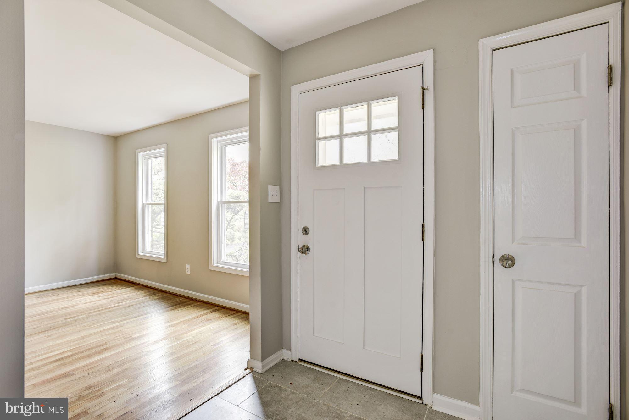 10816 Hunt Club Road Reston, VA 20190 - Photo 6 of 61