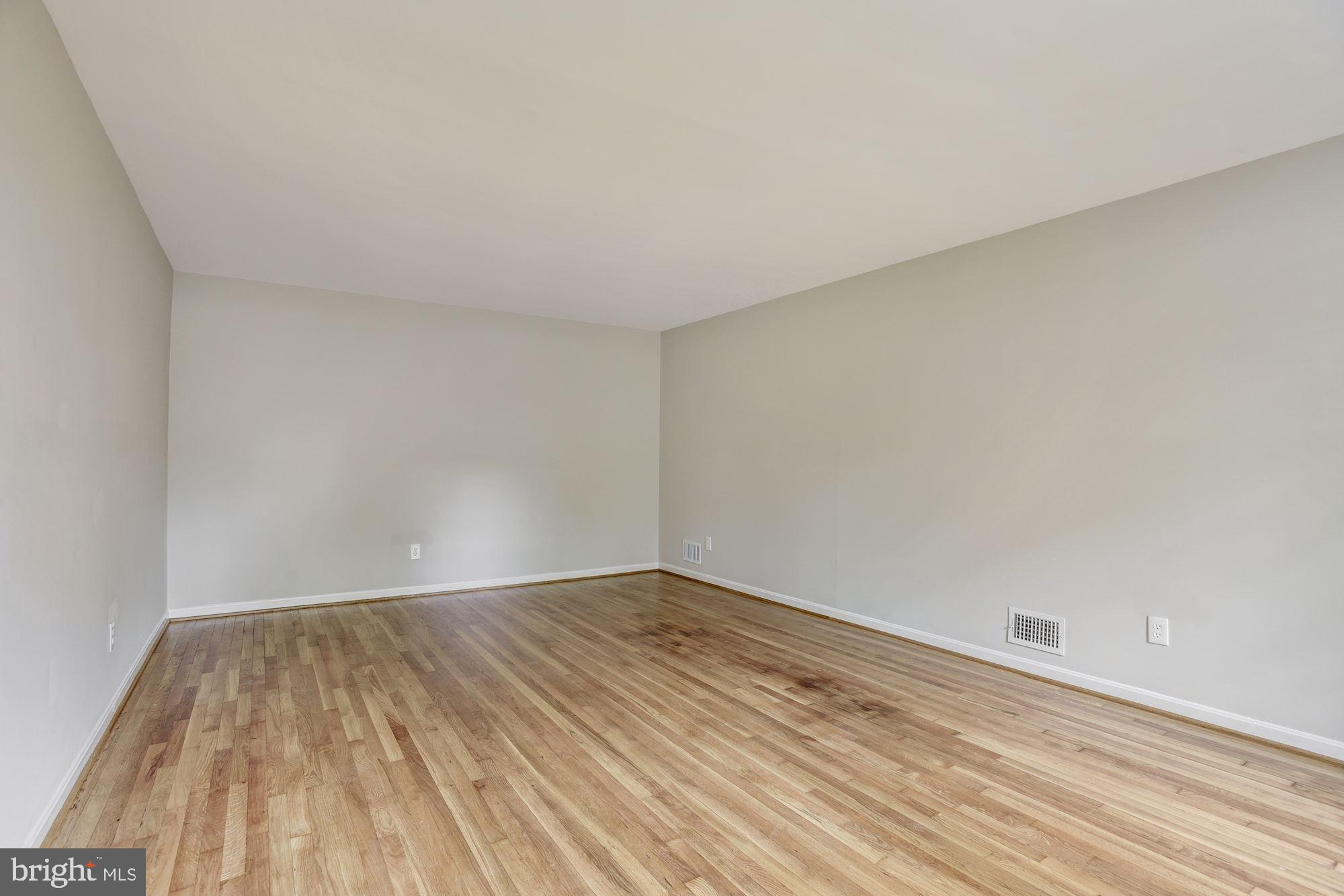 10816 Hunt Club Road Reston, VA 20190 - Photo 7 of 61