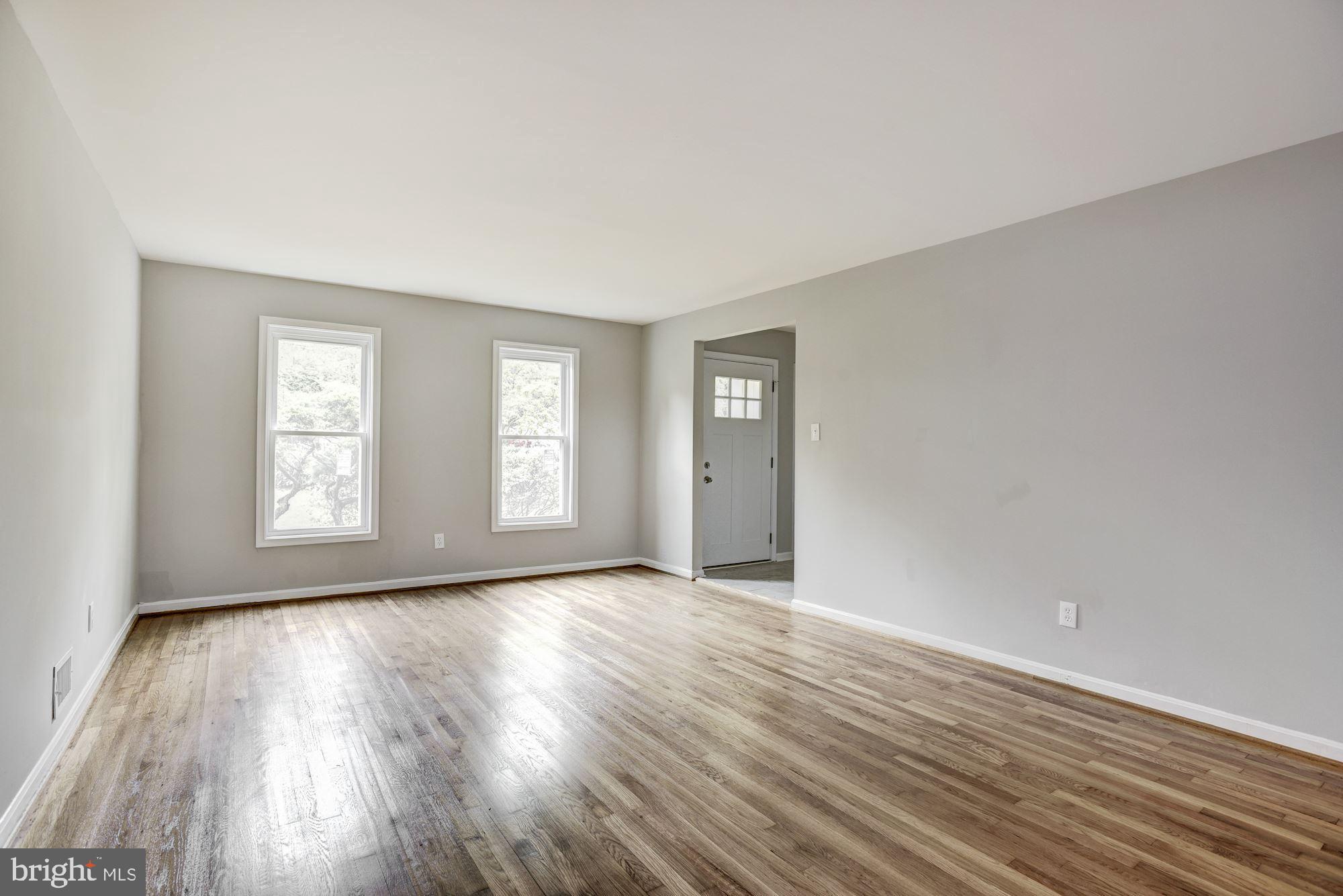 10816 Hunt Club Road Reston, VA 20190 - Photo 9 of 61