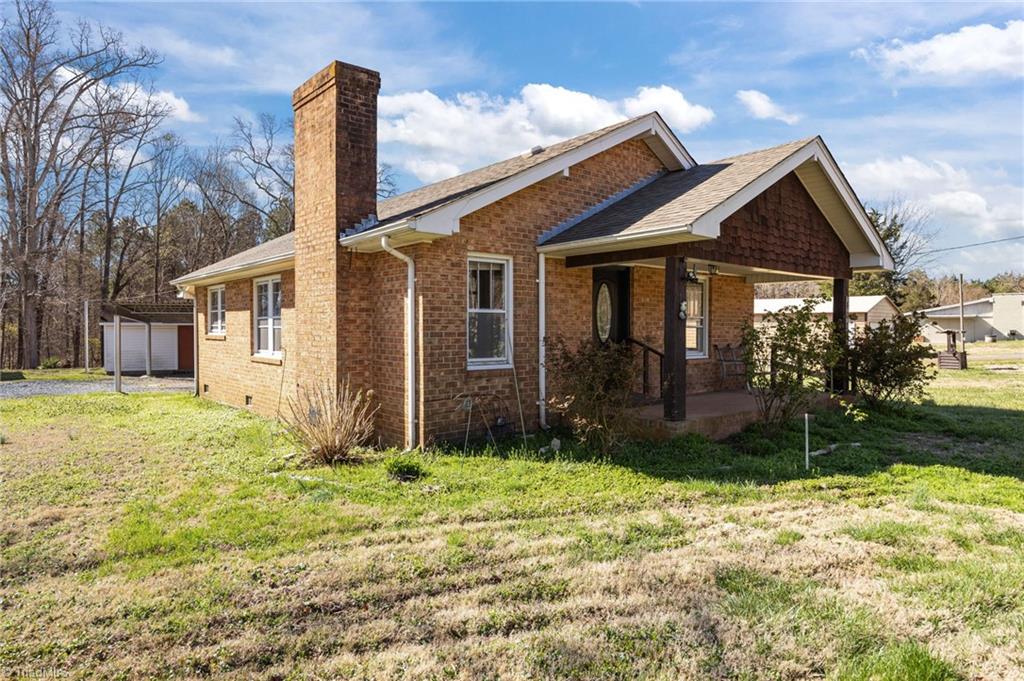 4027 Old Lexington Road Asheboro, NC 27205 - Photo 4 of 44