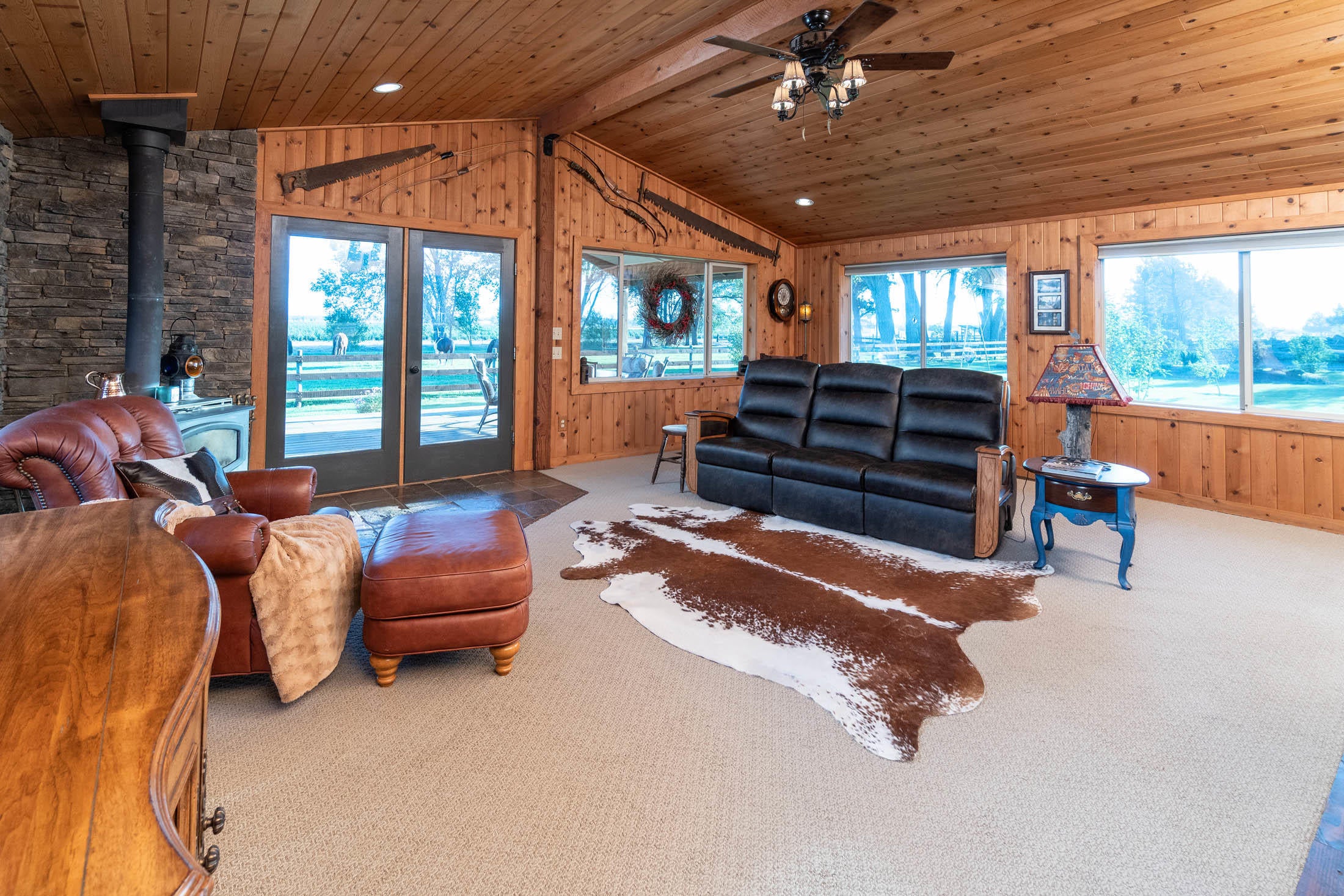 62600 Dodds Road Bend, OR 97701 - Photo 31 of 42 Residence-Living-Room-3-Oregon-Dodds-Roa