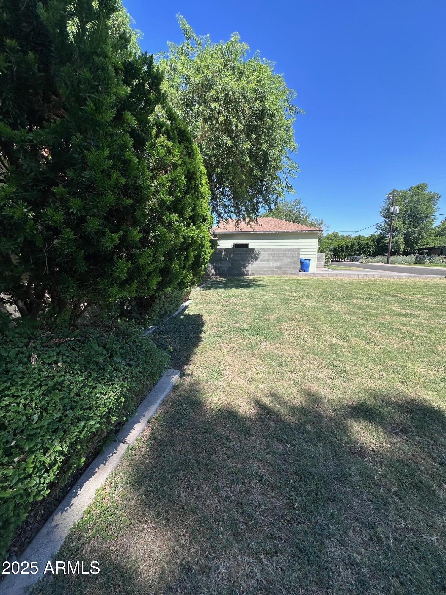 22 East 15th Street Tempe, AZ 85281 - Photo 19 of 84 a backyard of a house with lots of green space