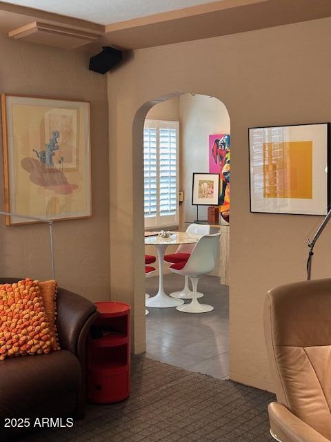 22 East 15th Street Tempe, AZ 85281 - Photo 31 of 84 a living room with furniture and a window