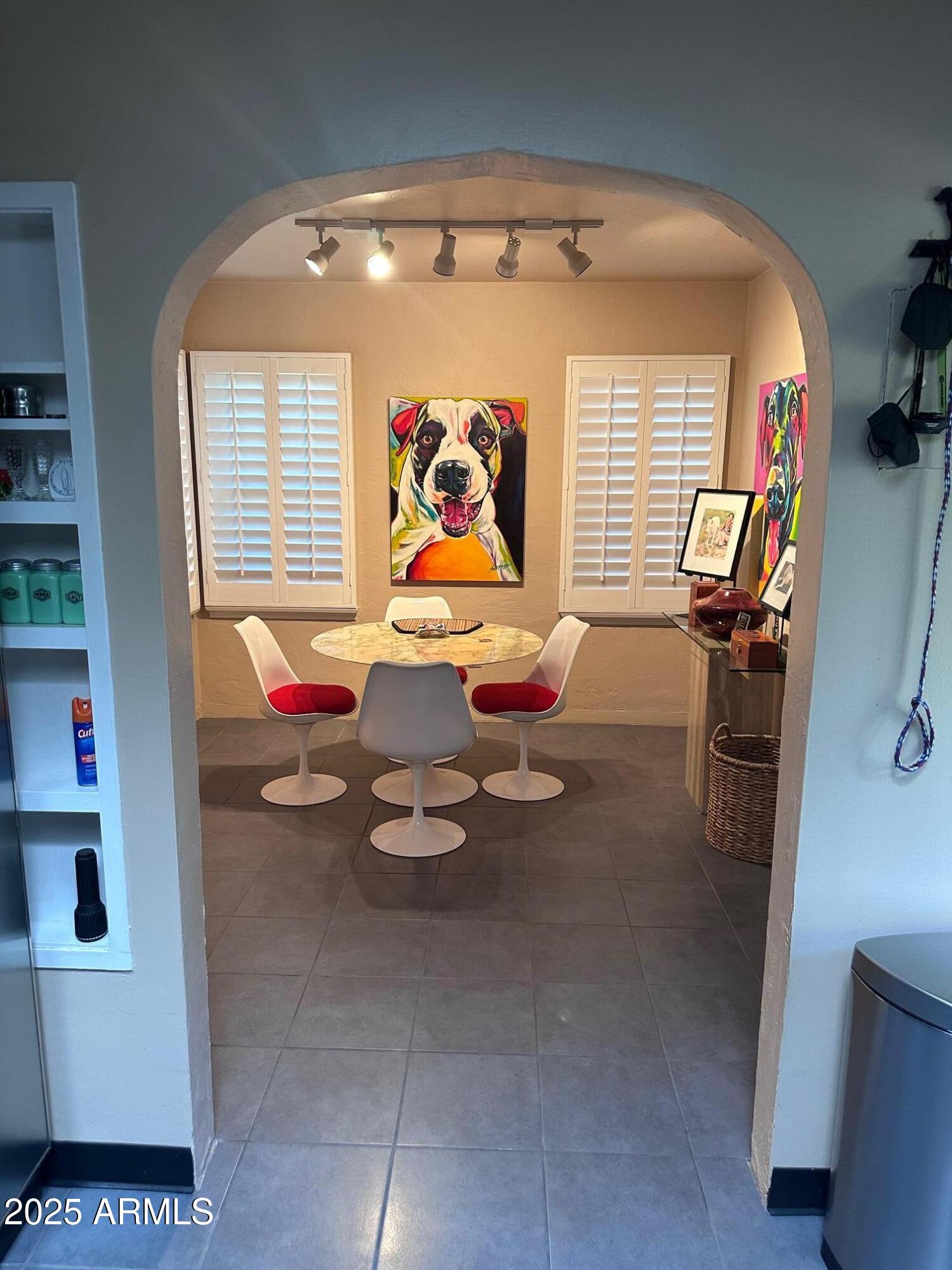 22 East 15th Street Tempe, AZ 85281 - Photo 32 of 84 a room with furniture and window