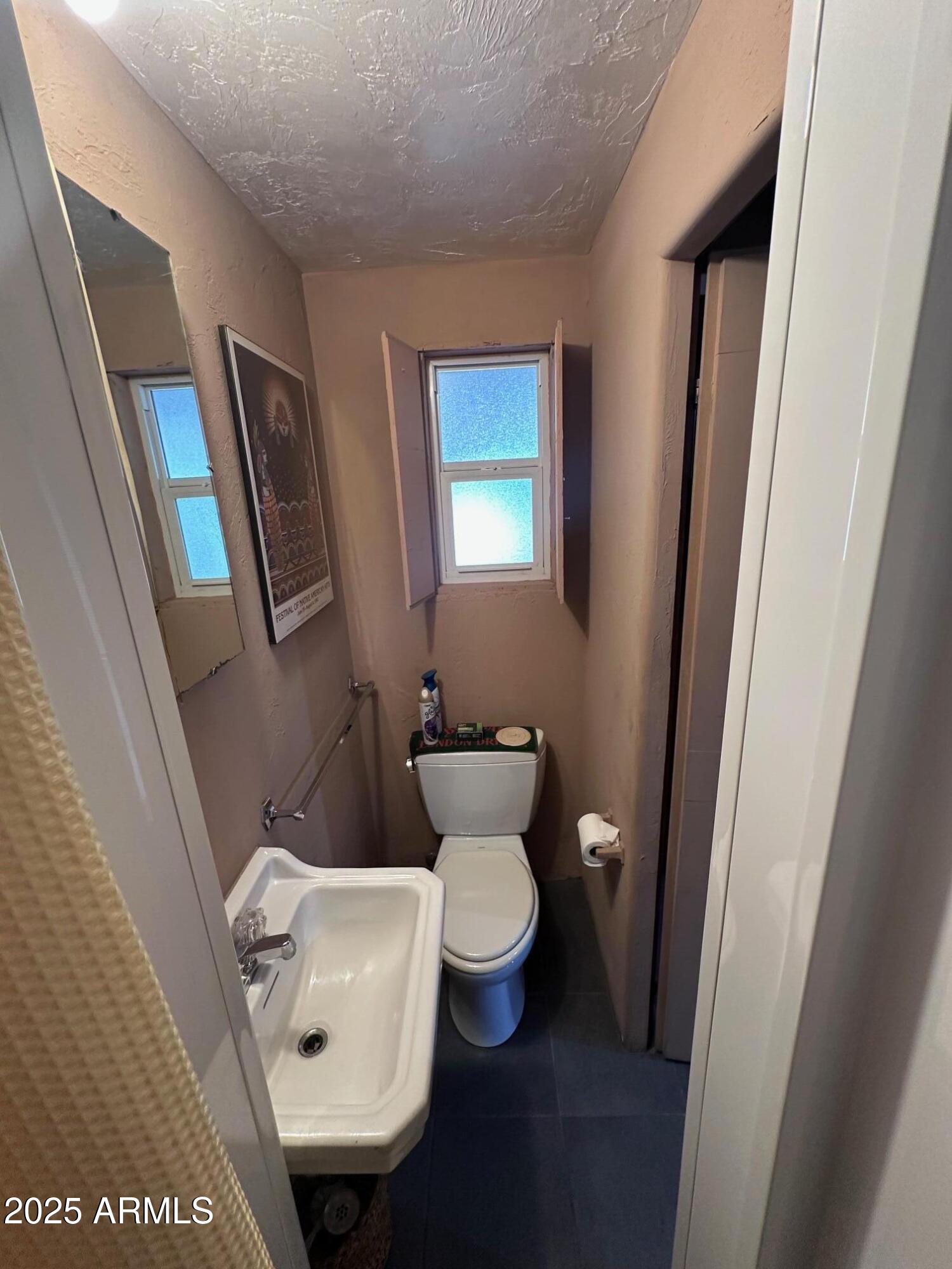 22 East 15th Street Tempe, AZ 85281 - Photo 35 of 84 a bathroom with a toilet and a sink