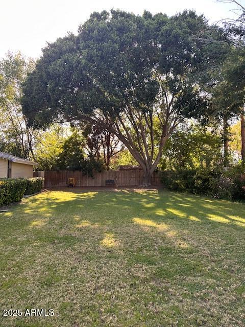 22 East 15th Street Tempe, AZ 85281 - Photo 62 of 84 a view of a yard in front of the house