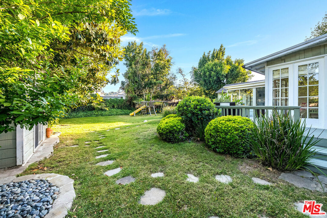 11146 Valley Spring Lane Studio City, CA 91602 - Photo 33 of 58