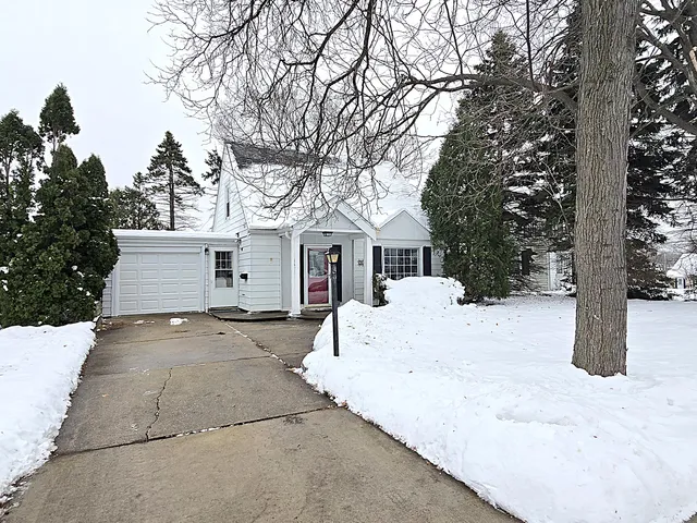 $274,900 | 3656 South 46th Place, Greenfield, WI 53220
