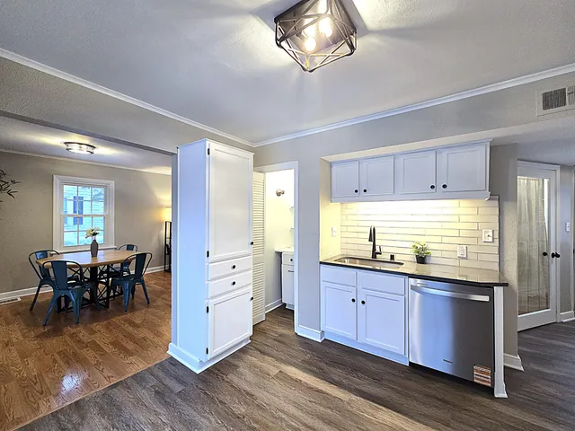 $274,900 | 3656 South 46th Place, Greenfield, WI 53220