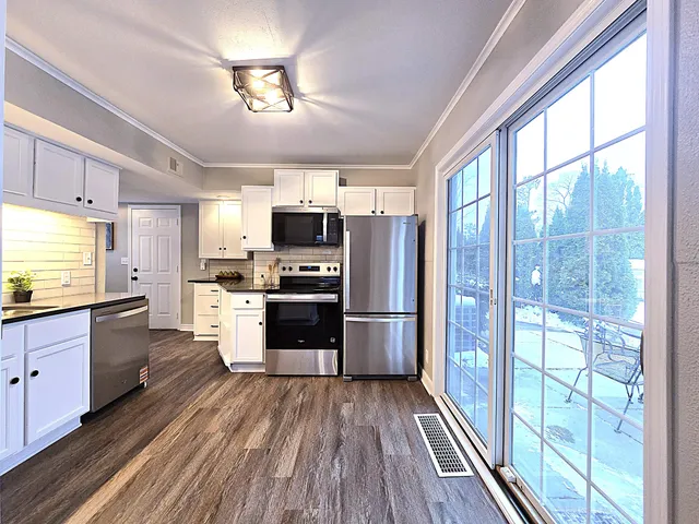 $274,900 | 3656 South 46th Place, Greenfield, WI 53220