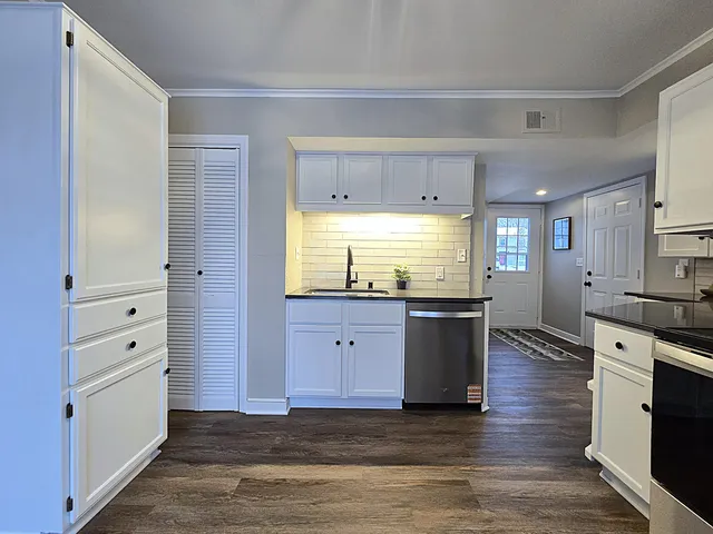 $274,900 | 3656 South 46th Place, Greenfield, WI 53220