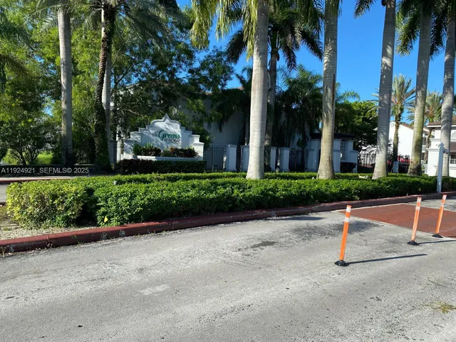 a view of outdoor space yard and porch