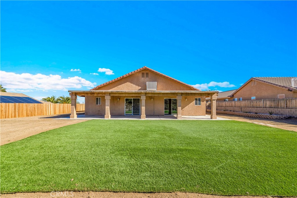 57031 Selecta Avenue Yucca Valley, CA 92284 - Photo 36 of 56 a front view of a house with garden