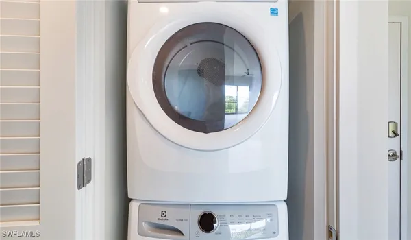 a close up view of a washer and dryer
