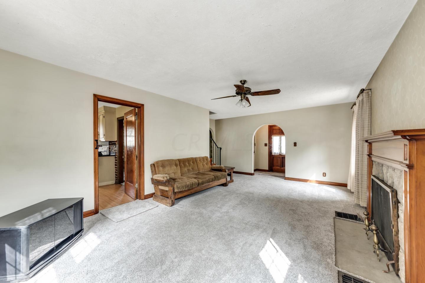 325 Derrer Road Columbus, OH 43204 - Photo 3 of 34