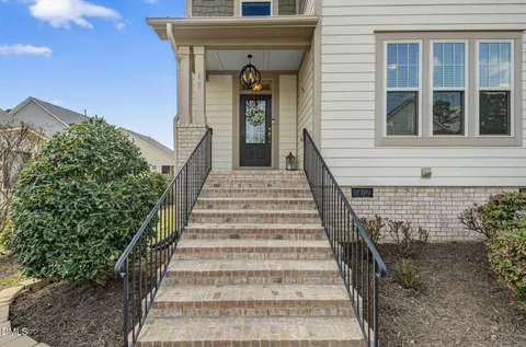 a view of entryway with a front door