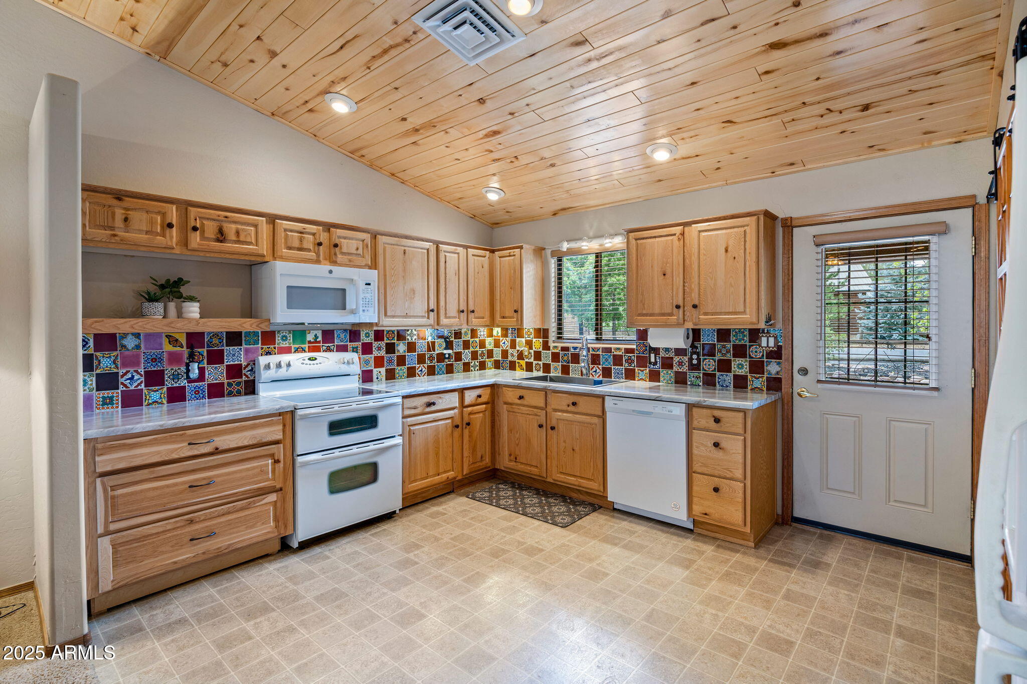 2344 South Buffalo Loop Overgaard, AZ 85933 - Photo 4 of 48 KITCHEN