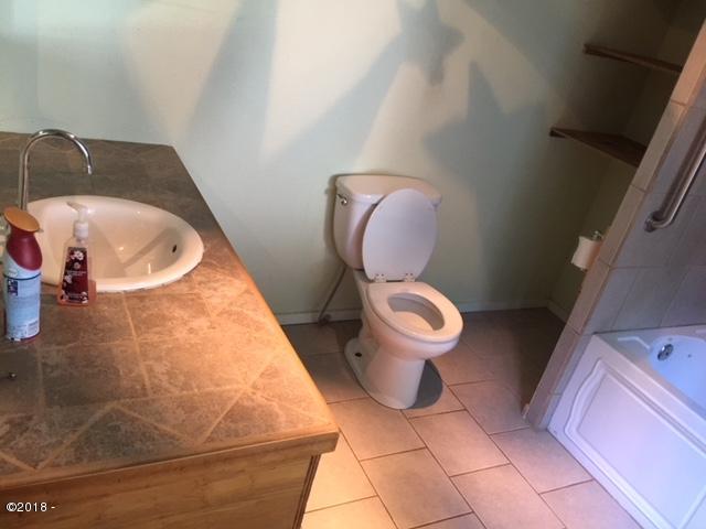 6310 Us-101 Otis, OR 97368 - Photo 28 of 30 Master Bath / Pic 3