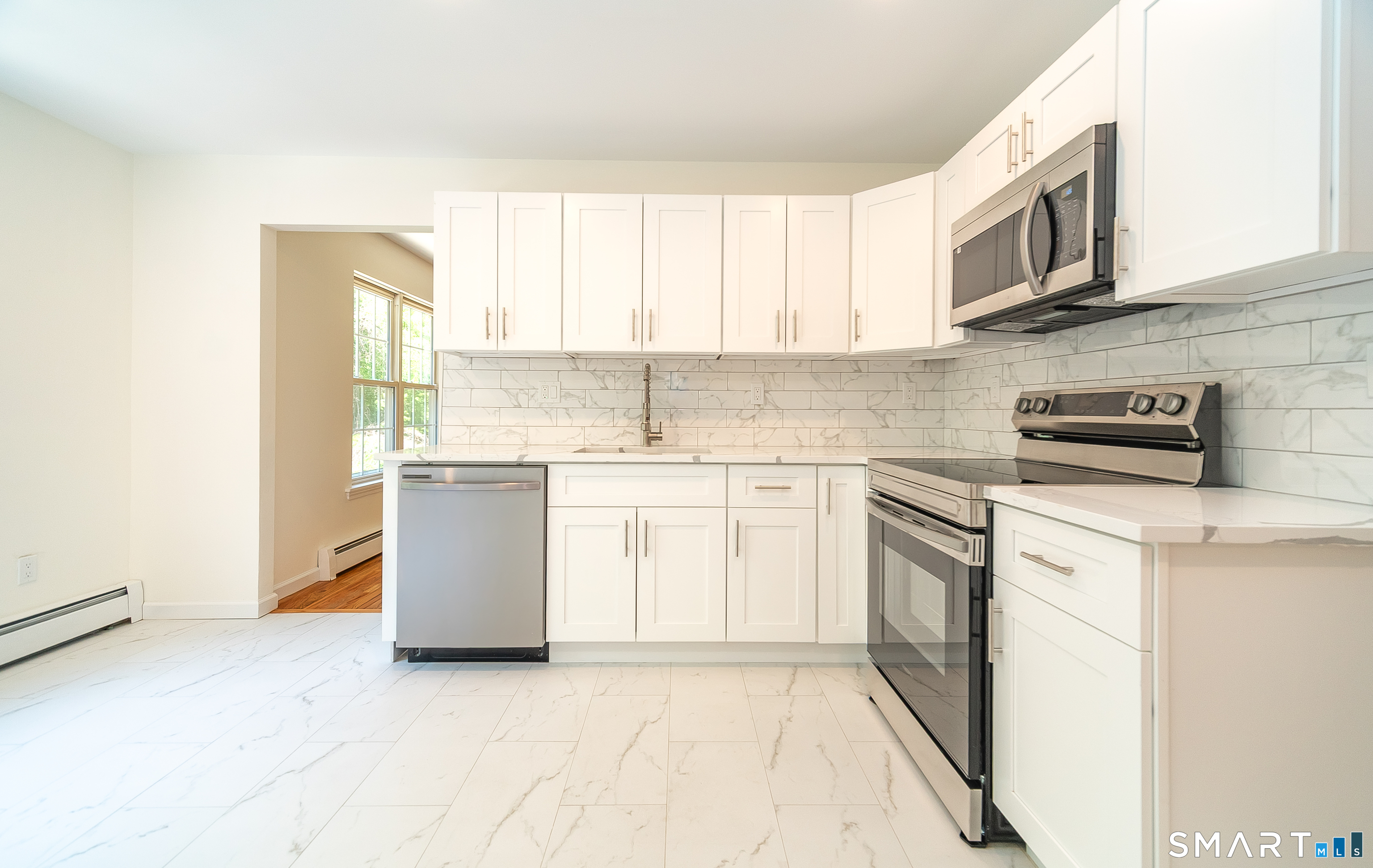 1425 James Farm Road Stratford, CT 06614 - Photo 5 of 40