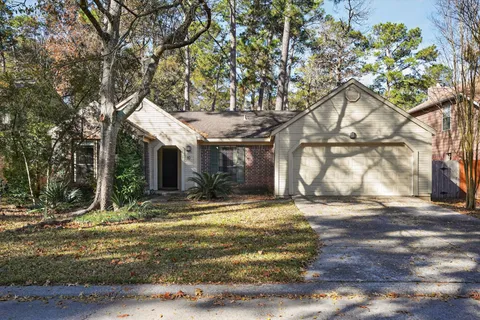 a view of a house with yard and tree s