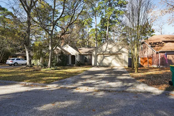 $325,000 | 10 South Greenbud Court, The Woodlands, TX 77380