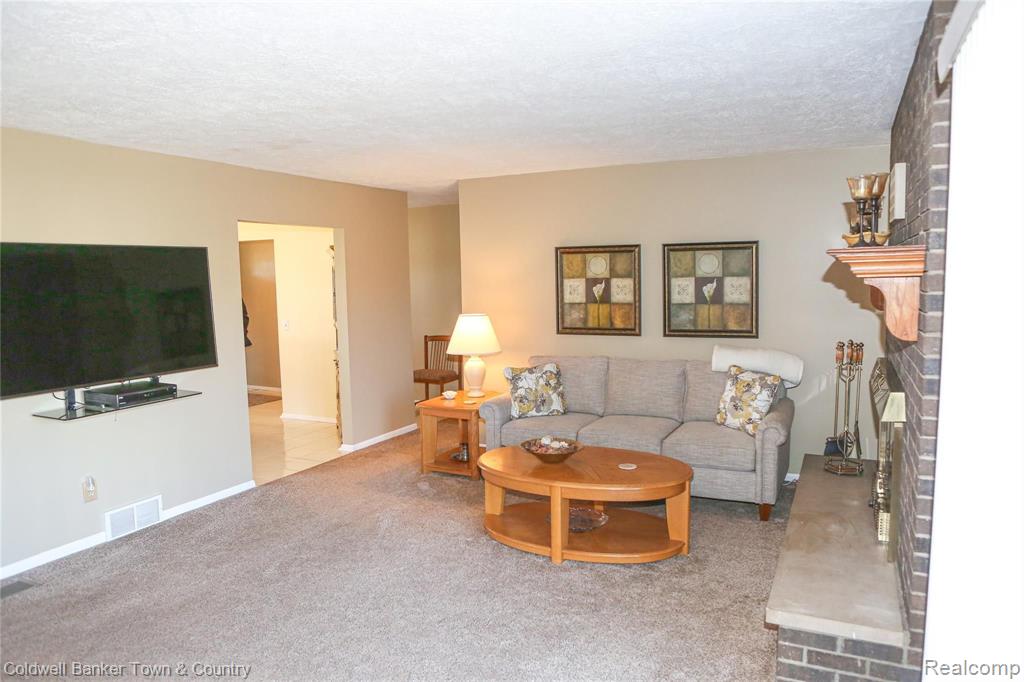 3064 West Coon Lake Road Howell, MI 48843 - Photo 19 of 47