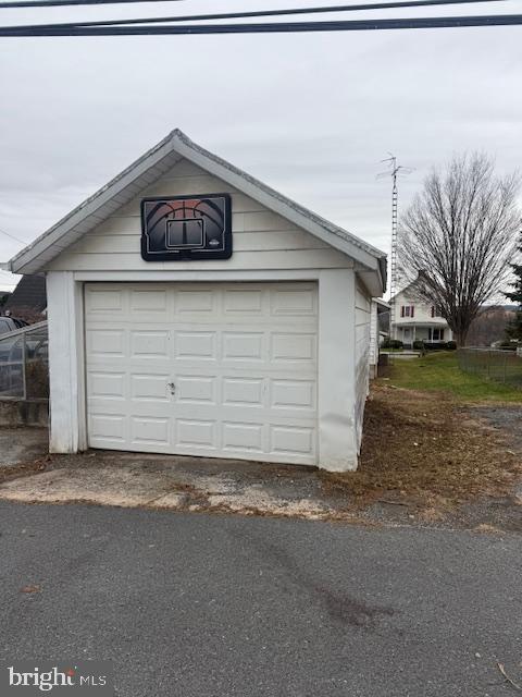 418 Church Street New Windsor, MD 21776 - Photo 20 of 20 a view of a garage