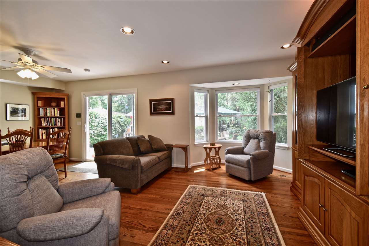 1805 Broadstone Road Grosse Pointe, MI 48236 - Photo 10 of 34 50017004-9.JPG